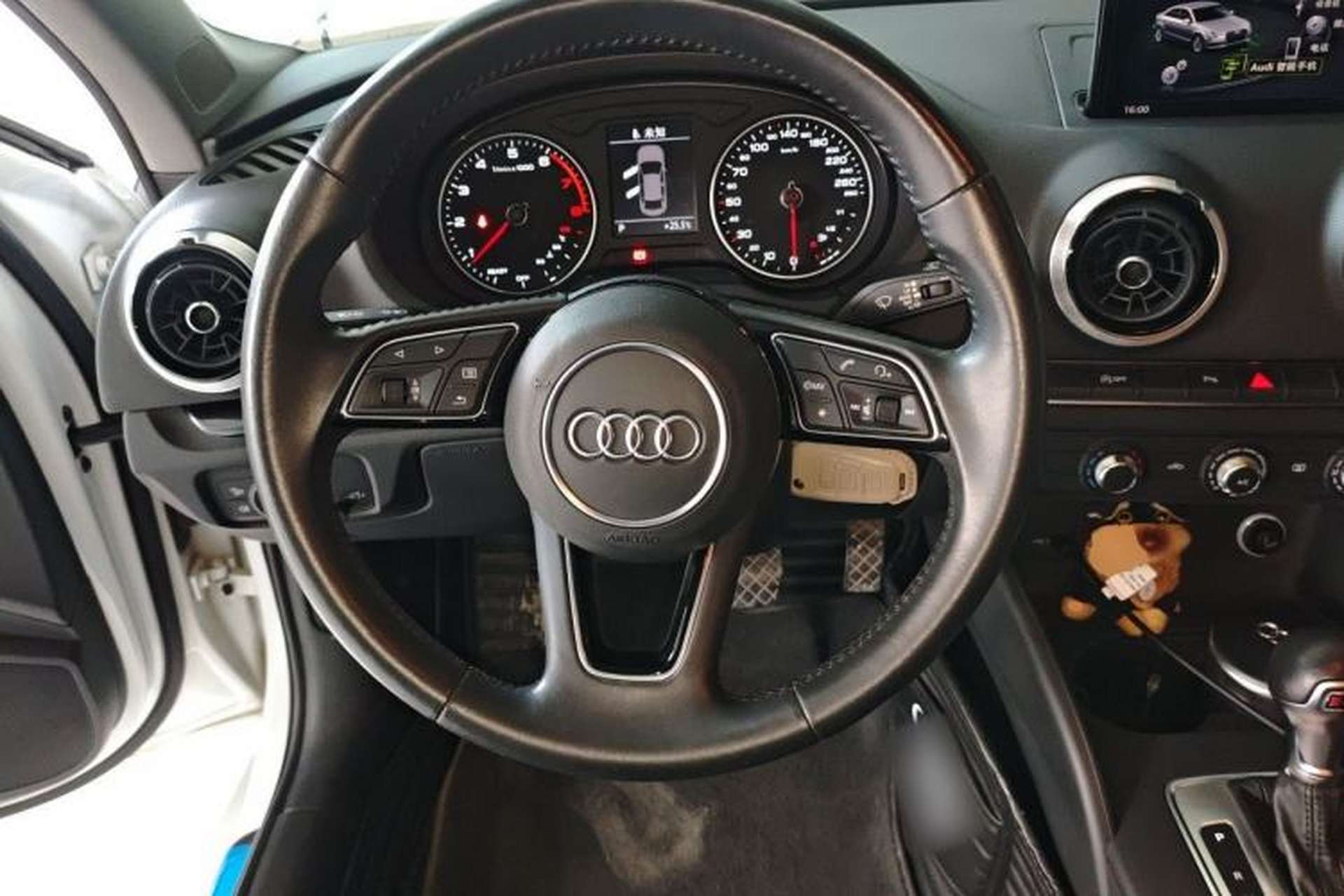 Used Audi A3 2019 Limousine 35 TFSI Fashion Edition China VI Emission Standard Steering Wheel