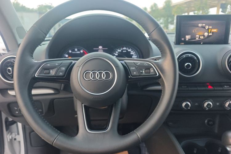 Used Audi A3 2019 Limousine 35 TFSI Ambition China V Steering Wheel