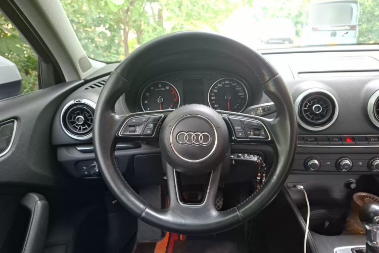 Used Audi A3 2019 Limousine 35 TFSI Fashion Edition China VI Emission Standard Steering Wheel