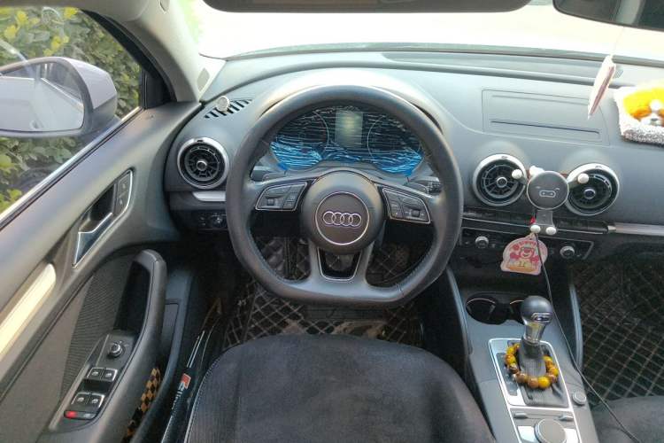 Used Audi A3 2019 Limousine 35 TFSI Sporty Version China VI Steering Wheel