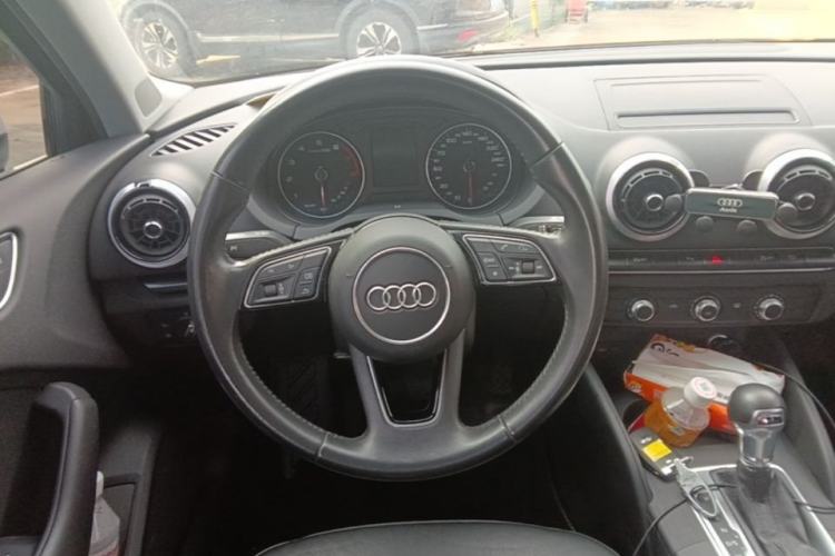 Used Audi A3 2019 Limousine 35 TFSI Fashion Edition China VI Emission Standard Steering Wheel