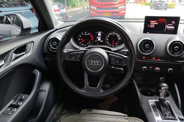 Used Audi A3 2019 Sportback 35 TFSI Fashion Edition China VI Emission Standard Steering Wheel