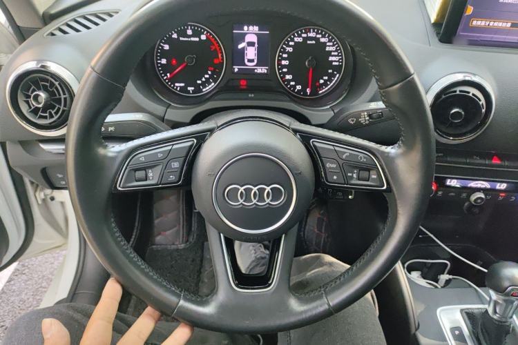 Used Audi A3 2019 Limousine 35 TFSI Fashion Edition China VI Emission Standard Steering Wheel