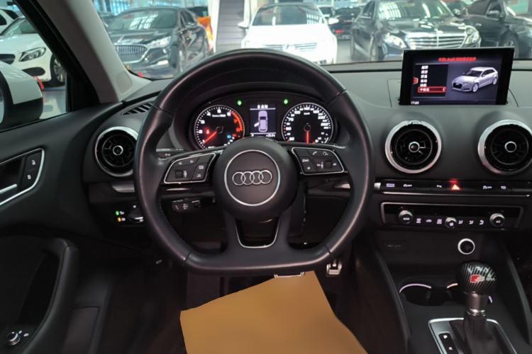 Used Audi A3 2019 Sportback 35 TFSI Sporty Version China VI Steering Wheel