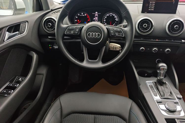 Used Audi A3 2019 Limousine 35 TFSI Fashion Edition China VI Emission Standard Steering Wheel