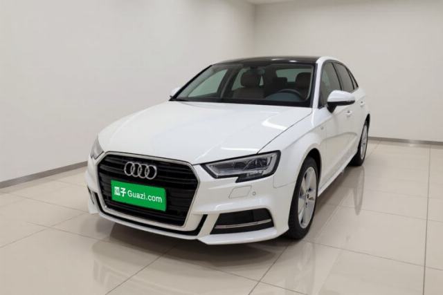 Audi A3 2019 Sportback 35 TFSI Fashion Edition China VI Emission Standard مستعملة