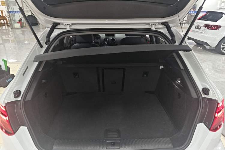 Used Audi A3 2019 Sportback 35 TFSI Fashion Edition China VI Emission Standard Trunk