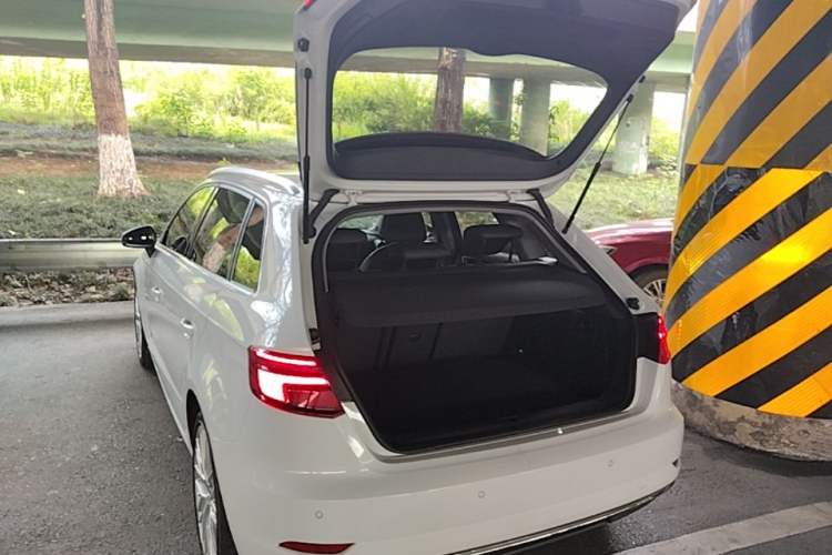 Used Audi A3 2019 Sportback 35 TFSI Style Edition China VI Emission Standard Trunk