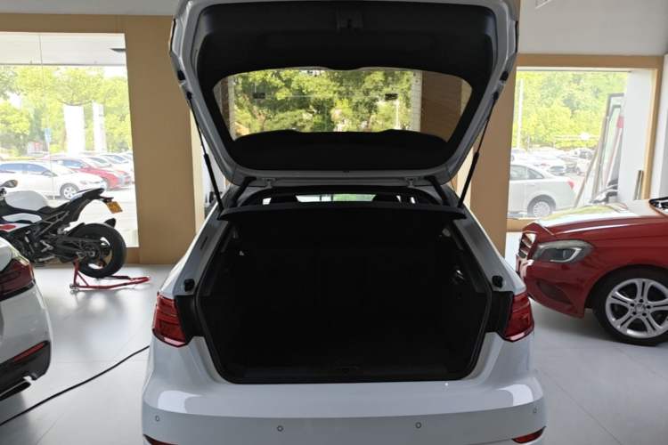 Used Audi A3 2019 Sportback 35 TFSI Fashion Edition China VI Emission Standard Trunk
