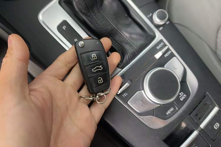 Used Audi A3 2019 Limousine 35 TFSI Fashion Edition China VI Emission Standard Vehicle Key
