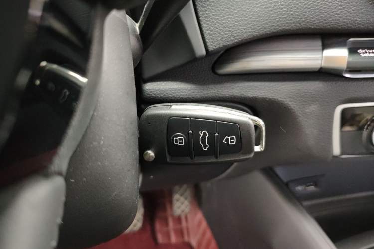 Used Audi A3 2019 Limousine 35 TFSI Sport Edition China V Emission Standard Vehicle Key