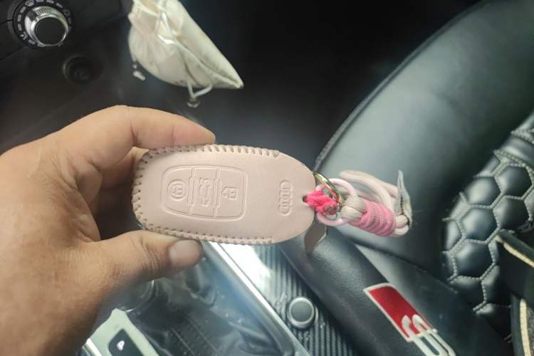 Used Audi A3 2019 Limousine 35 TFSI Fashion Edition China VI Emission Standard Vehicle Key