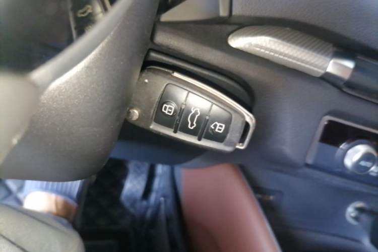 Used Audi A3 2019 Limousine 35 TFSI Style Edition China VI Emission Standard Vehicle Key