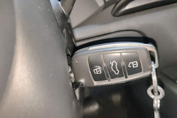 Used Audi A3 2019 Limousine 35 TFSI Fashion Edition China VI Emission Standard Vehicle Key