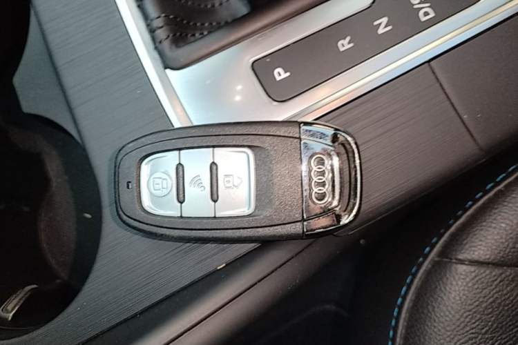 Used Audi A3 2019 Limousine 35 TFSI Fashion Edition China VI Emission Standard Vehicle Key