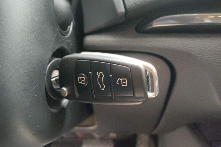 Used Audi A3 2019 Limousine 35 TFSI Fashion Edition China VI Emission Standard Vehicle Key