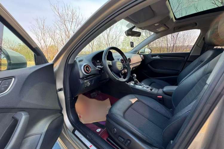 Used Audi A3 2019 Limousine 35 TFSI Fashion Edition China VI Emission Standard Interior 2