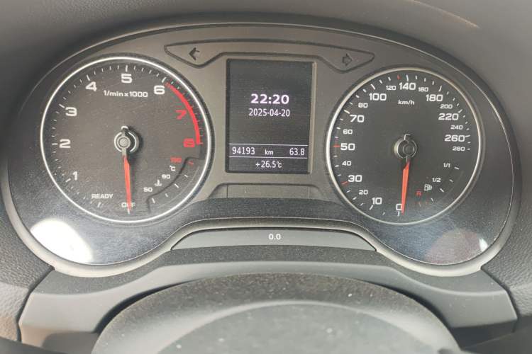 Used Audi A3 2019 Limousine 35 TFSI Fashion Edition China VI Emission Standard Odometer Close Up