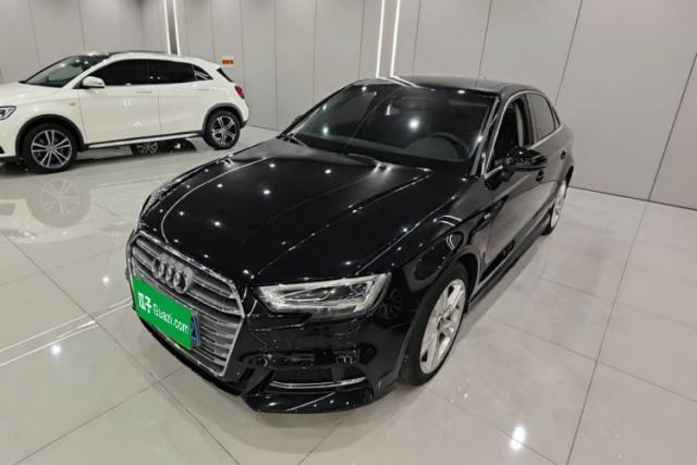 Audi A3 2020 Limousine 35 TFSI Fashion Edition China VI Emission Standard مستعملة