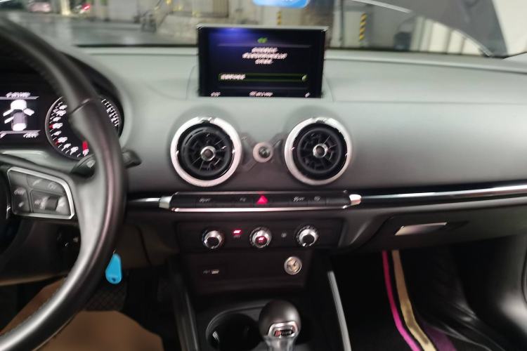 Used Audi A3 2020 Sportback 35 TFSI Fashion Edition China VI Emission Standard Audio And AC Panel
