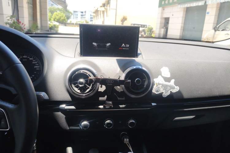 Used Audi A3 2020 Limousine 35 TFSI Fashion Edition China VI Emission Standard Audio And AC Panel