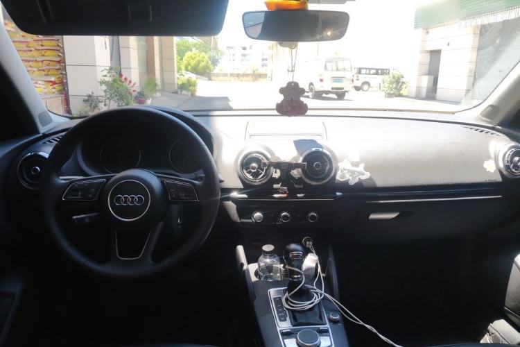 Used Audi A3 2020 Limousine 35 TFSI Fashion Edition China VI Emission Standard Center Console