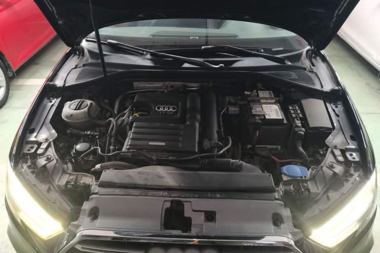 Used Audi A3 2020 Sportback 35 TFSI Fashion Edition China VI Emission Standard Engine Bay