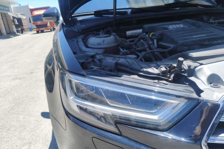 Used Audi A3 2020 Limousine 35 TFSI Fashion Edition China VI Emission Standard Engine Bay Right