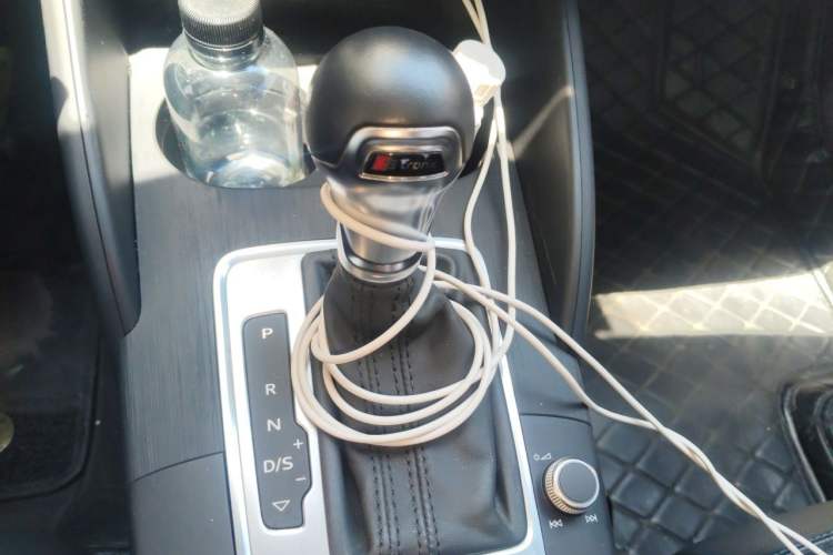 Used Audi A3 2020 Limousine 35 TFSI Fashion Edition China VI Emission Standard Gear Lever
