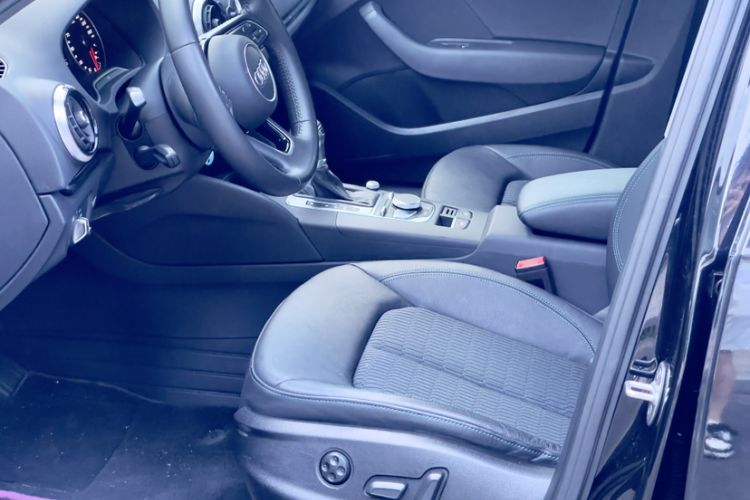 Used Audi A3 2020 Sportback 35 TFSI Fashion Edition China VI Emission Standard Left Front Seat