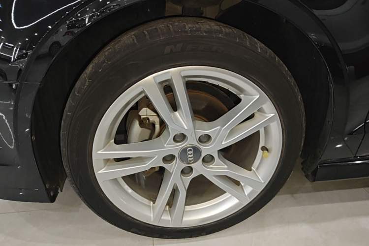 Used Audi A3 2020 Limousine 35 TFSI Fashion Edition China VI Emission Standard Left Front Wheel Hub