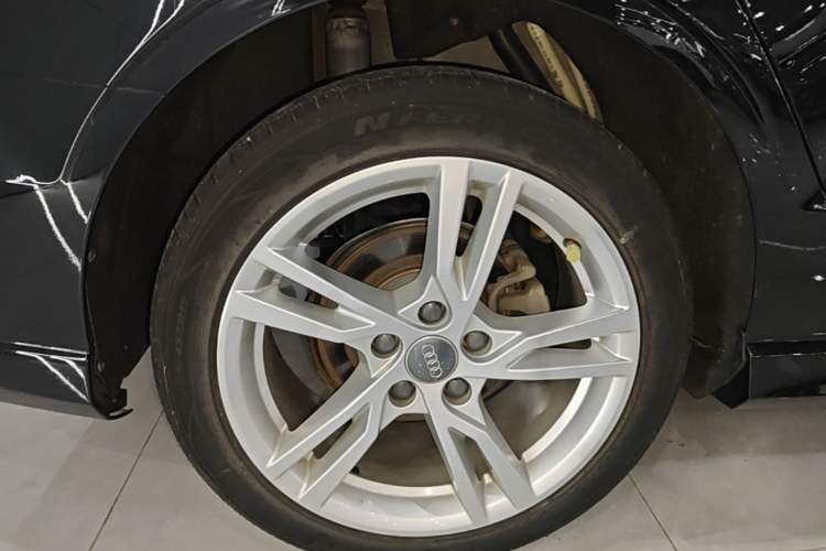 Used Audi A3 2020 Limousine 35 TFSI Fashion Edition China VI Emission Standard Right Rear Wheel Hub