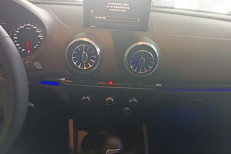 Used Audi A3 2020 Limousine 35 TFSI Fashion Edition China VI Emission Standard Audio And AC Panel