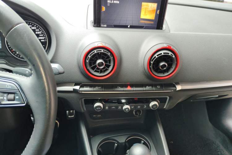 Used Audi A3 2020 Limousine 35 TFSI Sporty Version China VI Audio And AC Panel