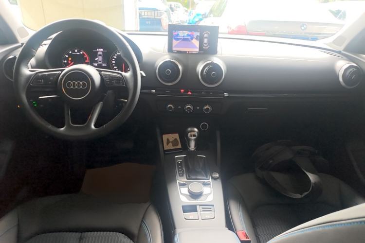 Used Audi A3 2020 Limousine 35 TFSI Fashion Edition China VI Emission Standard Center Console