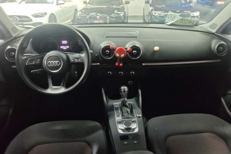 Used Audi A3 2020 Limousine 35 TFSI Ambition China VI Center Console