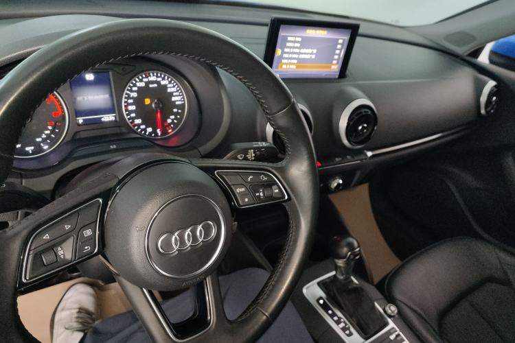 Used Audi A3 2020 Sportback 35 TFSI Fashion Edition China VI Emission Standard Center Console