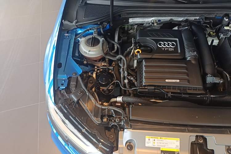 Used Audi A3 2020 Limousine 35 TFSI Fashion Edition China VI Emission Standard Engine Bay Right