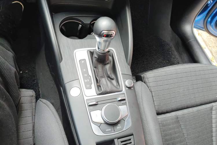 Used Audi A3 2020 Limousine 35 TFSI Sporty Version China VI Gear Lever