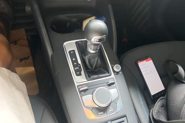Used Audi A3 2020 Limousine 35 TFSI Fashion Edition China VI Emission Standard Gear Lever