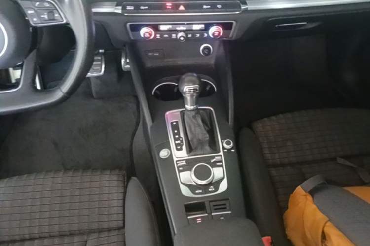 Used Audi A3 2020 Sportback 35 TFSI Sporty Model China VI Gear Lever