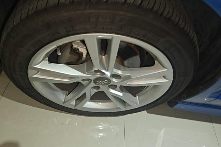 Used Audi A3 2020 Limousine 35 TFSI Fashion Edition China VI Emission Standard Left Front Wheel Hub
