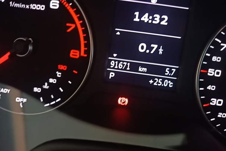 Used Audi A3 2020 Limousine 35 TFSI Fashion Edition China VI Emission Standard Odometer Close Up