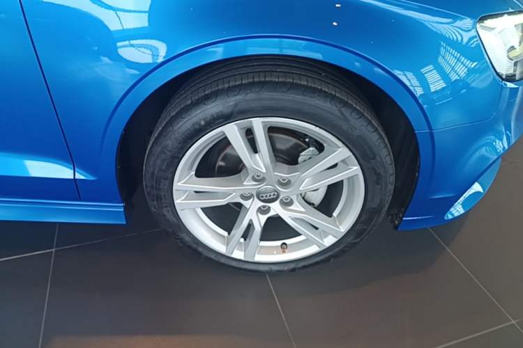 Used Audi A3 2020 Limousine 35 TFSI Fashion Edition China VI Emission Standard Right Front Wheel Hub