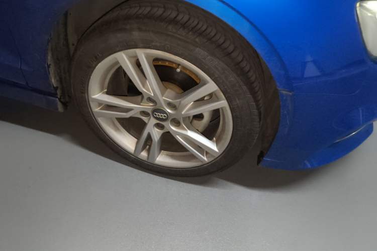 Used Audi A3 2020 Limousine 35 TFSI Fashion Edition China VI Emission Standard Right Front Wheel Hub