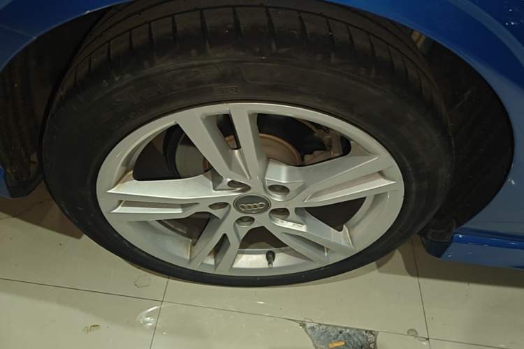 Used Audi A3 2020 Limousine 35 TFSI Fashion Edition China VI Emission Standard Right Rear Wheel Hub