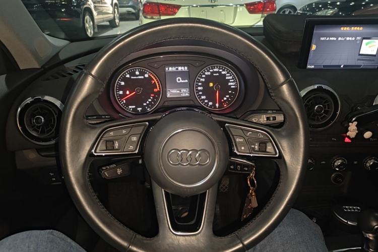 Used Audi A3 2020 Limousine 35 TFSI Fashion Edition China VI Emission Standard Steering Wheel