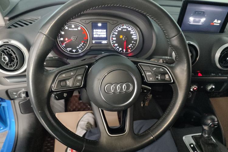 Used Audi A3 2020 Sportback 35 TFSI Fashion Edition China VI Emission Standard Steering Wheel