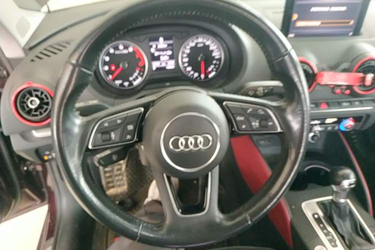 Used Audi A3 2020 Sportback 40 TFSI Style Edition China VI Emission Standard Steering Wheel