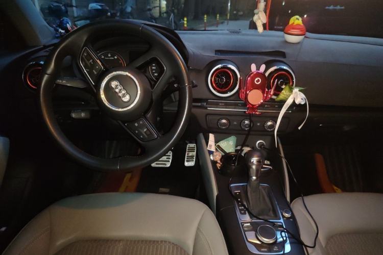 Used Audi A3 2020 Sportback 35 TFSI Fashion Edition China VI Emission Standard Center Console